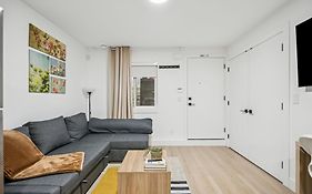 Nest- Modern 2Br Basement Retreat In South Surrey